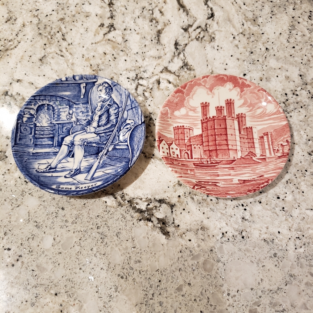 Antique plates. Two small decorative plates, one in blue and one in red.